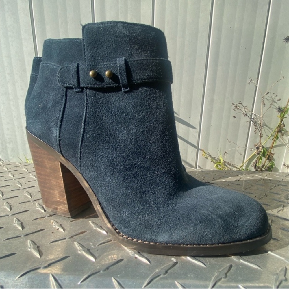 💙 Sole Society navy blue suede Lyriq leather Booties women’s size 8.5M/39 💙